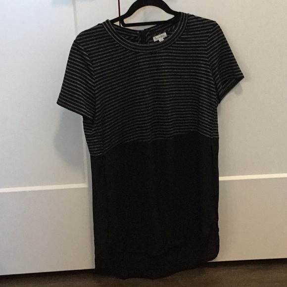 High low blouse. Bk crepe on bottom. - Picture 1 of 3